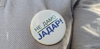 Protest građana ispred SO Loznica protiv usvajanja prostornog plana za projekat “Jadar”