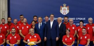 Vučić uručio državnu zastavu srpskim paraolimpijcima
