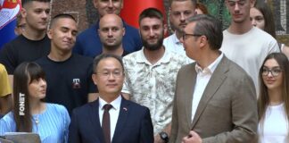 Vučić primio srpske studente i srednjoškolce koji putuju u Kinu