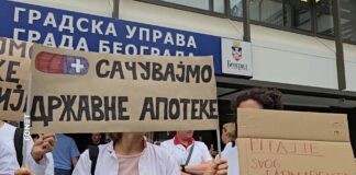 Sindikat Apotekarske ustanove Beograd održao protest