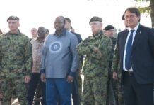 Kralj Msvati III i ministar Gašić na prikazu dela sposobnosti 72. brigade za specijalne operacije