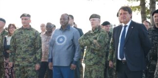 Kralj Msvati III i ministar Gašić na prikazu dela sposobnosti 72. brigade za specijalne operacije
