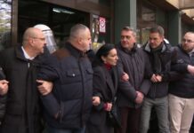 Poslanici i odbornici opozicije blokirali zgradu suda u Novom Sadu