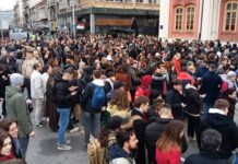 Zastani Srbijo – 15 minuta tišine za 15 žrtava tragedije u Novom Sadu