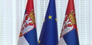 Vlada Srbije održala sednicu u Palati Srbija, studenti preko puta održali protest