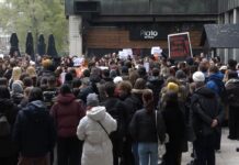 Studenti širom Srbije u tišini odali poštu stradalima u nesreći u Novom Sadu