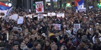 Na protestu na Slaviji više ljudi nego 5. oktobra