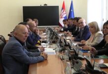 Održan sastanak reprezentativnih sindikata u prosveti i premijera Miloša Vučevića