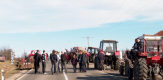 Poljoprivrednici blokirali Ibarsku magistralu
