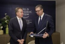 Vučić uručio Orden srpske zastave prvog stepena predsedniku Svetskog ekonomskog foruma