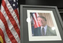 Ministar Đurić se upisao u knjigu žalosti u Ambasadi SAD povodom smrti Džimija Kartera