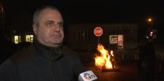 Zrenjaninci se na Badnji dan okupili oko badnjaka slobode