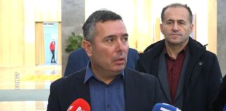 Prosvetari – Uveravanja Vlade da će usvojiti uredbu za isplatu plata prosvetarima