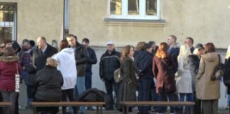 Protest ispred Vazduhoplovne akademije – Podrška razrešenom direktoru