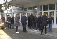 Prosvetni radnici i građani pružili podršku nastavnicima OŠ „Servo Mihalj“ koji su u obustavi