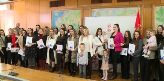 Stamenkovski uručila rešenja majkama za subvenciju za kupovinu prve nekretnine