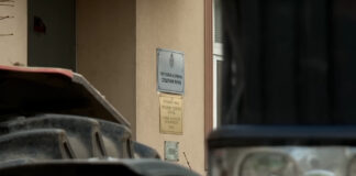 Poljoprivrednici iz Rače ušli u opštinsku zgradu, traže ostavke čelnika i lokalne izbore