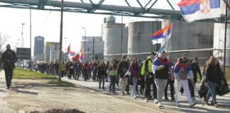 Studenti, srednjoškolci i građani krenuli iz Zrenjanina za Vršac – Iz Banata iz inata