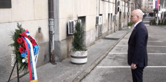 Premijer i članovi Vlade položili venac na mestu atentata na Zorana Đinđića