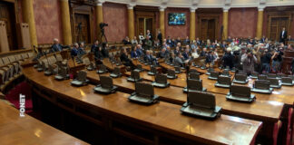 Nastavak sednice Skupštine Srbije – Poslanici o zvučnom topu