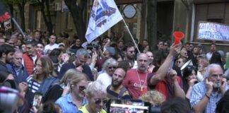 Zborovi građana, roditelji i studenti održali protest protiv „Ćacilenda’’