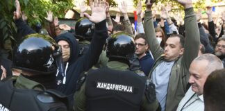 Građani i studenti ispred suda u Novom Sadu traže oslobađanje pritvorenih aktivista