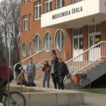 Unija srednjoškolaca – Krizni školski semafor pokazuje: tri od pet škola u Srbiji u kritičnom stanju