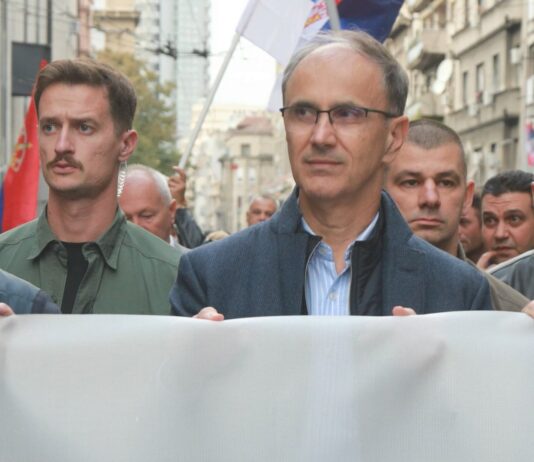 Macut tvrdi da je demokratija u Srbiji prevelika – Da li to znači da sledi još veća represija