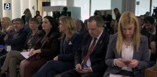 Dačić nije novinarima želeo da odgovara na pitanja o šatorskom naselju ispred parlamenta