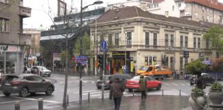 Domaćinstva u Srbiji zvanično troše više nego što zarade