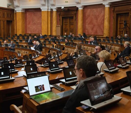 Opozicija u Skupštini Srbije traži povlačenje leks specijalisa o Generalštabu