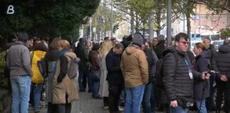 Skup roditelja Pete gimnazije ispred Ministarstva prosvete zbog neispunjenja zahteva đaka te škole