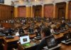 Poslanici Skupštine Srbije postavljali pitanja Vladi pa počeli raspravu o amandmanima na osam zakona
