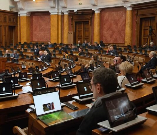 Poslanici u Skupštini o krnjem Savetu REM-u i pozivima za bojkot određenih kandidata