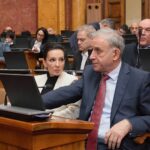 Sednica Skupštine – Poslanici pitali o štrajku glađu Dijane Hrke i šatorskom naselju ispred Skupštine