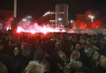 Vučić ispred Skupštine Srbije : Okupljeni u Ćacilendu odbranili državu, propala obojena revolucija