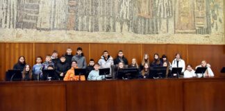 Deca sa Kosova i Metohije u poseti Pokrajinskoj vladi i Skupštini AP Vojvodine