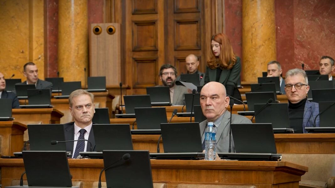 poslanici skupstine srbije su porucili.mp4_snapshot_00.15.675