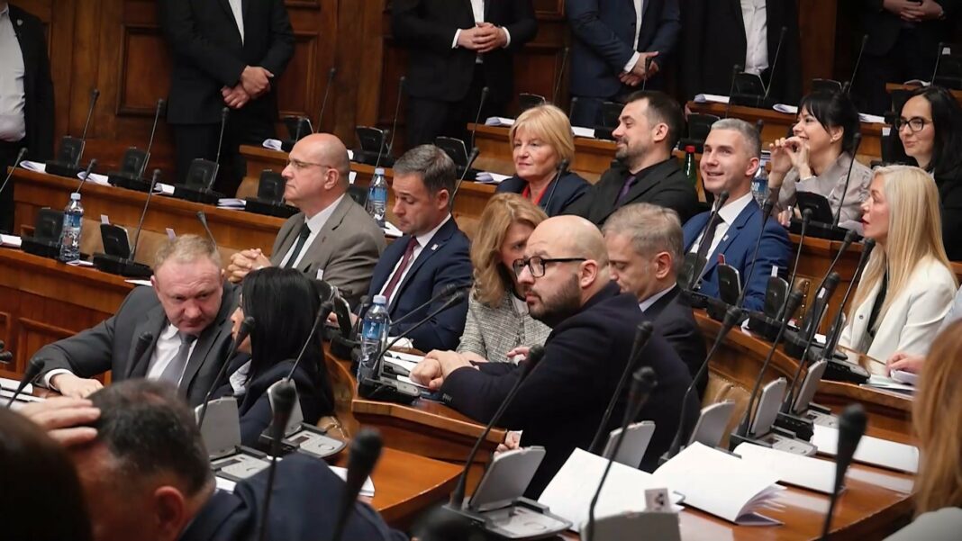 poslanici u skupstini