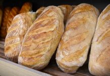 Vlada Srbije produžila Uredbu o obaveznoj proizvodnji i prometu hleba od brašna T-500