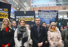 Kreni-Promeni ispred RTS: Umesto iskrivljene realnosti obezbediti dve strane i suprotna mišljenja