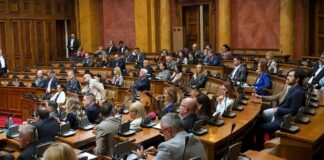 Nastavljena sednica Skupštine, poslanici postavljaju pitanja ministrima