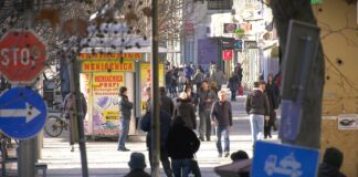 U Srbiji u 2025. objavljeno 15 odsto manje poslovnih oglasa nego 2024. godine