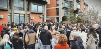 Protest ispred Filozofskog fakulteta u Novom Sadu, studenti bojkotuju nastavu