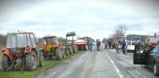 Banatski poljoprivrednici na više lokacija blokirali saobraćaj