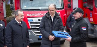 Macut uručio ključeve pet auto-cisterni Sektoru za vanredne situacije u Beogradu