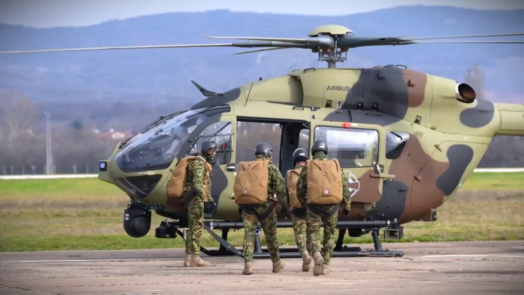 Obuka u 63. padobranskoj brigadi za skokove novim padobranom