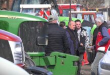 Poljoprivrednici na blokadi u Čenti: Mi možemo da budemo ovde ili da zatvaramo naša gazdinstva