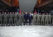 Dačić s pripadnicima Žandarmerije i SAJ koji su u Dubaiju učestvovali u takmičenju policijskih ekipa