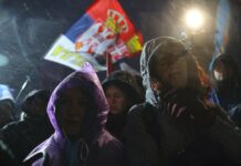 Protest u Kragujevcu i Orašcu – Ruke i značke su im krvave